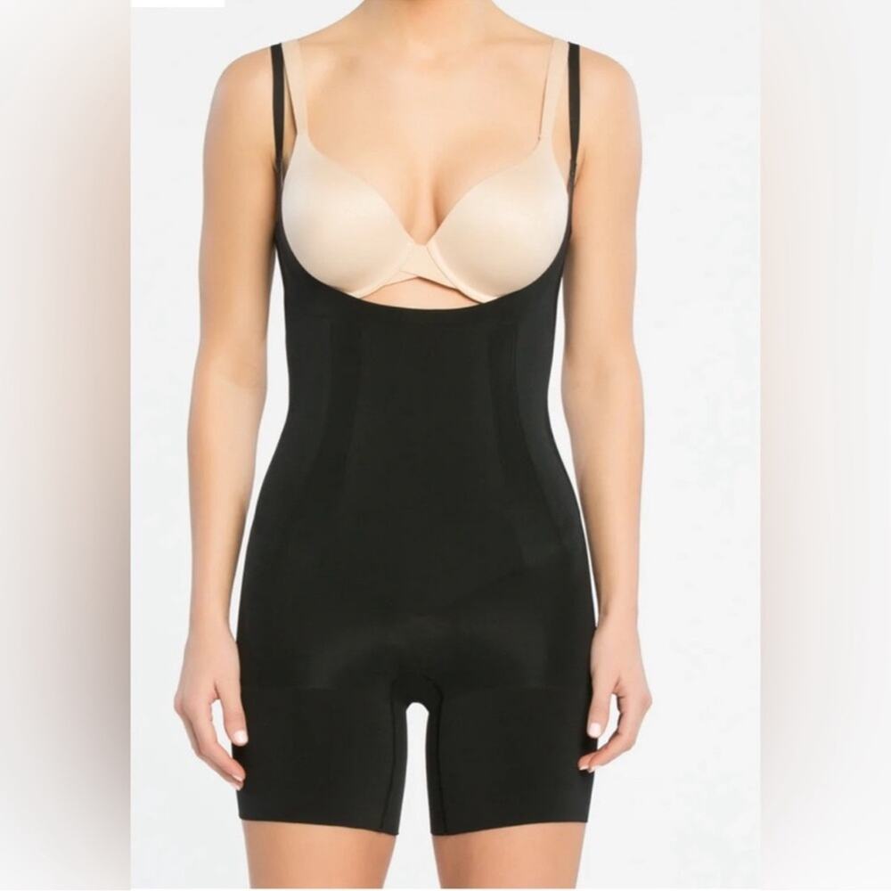 Spanx | Open-Bust Mid-Thigh Black Bodysuit Total body sculpting